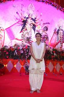 Kajol visits North Bombay's Sarbojanin Durga Puja