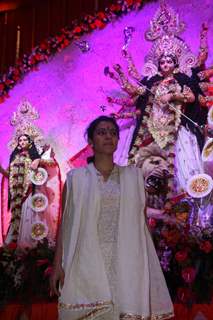 Kajol visits North Bombay's Sarbojanin Durga Puja