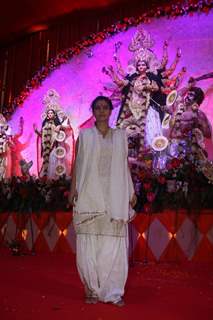 Kajol visits North Bombay's Sarbojanin Durga Puja