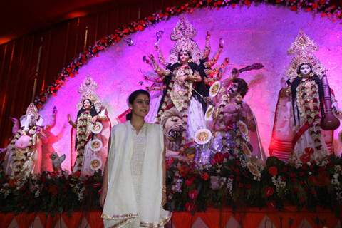 Kajol visits North Bombay's Sarbojanin Durga Puja