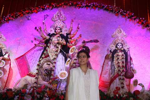 Kajol visits North Bombay's Sarbojanin Durga Puja