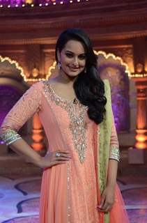 Sonakshi Sinha at the legend of Diwali with Star Parivaar