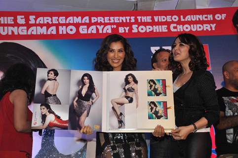 Preity Zinta at video launch of HUNGAMA HO GAYA by Sophie Choudry at Escobar in Bandra, Mumbai (Photo : IANS)