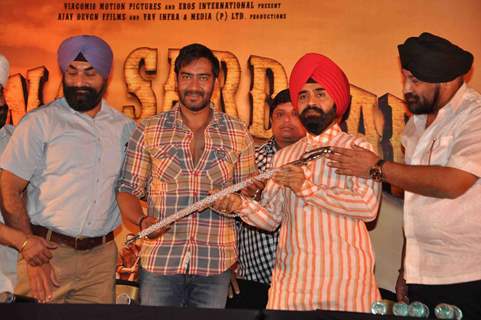 Bollywood actor Ajay Devgn with Congress leader Charan Singh Sapra and other members of Punjabi Cultural Heritage Board (PCHB) during of his upcoming film Son of Sardar press meet in Mumbai.