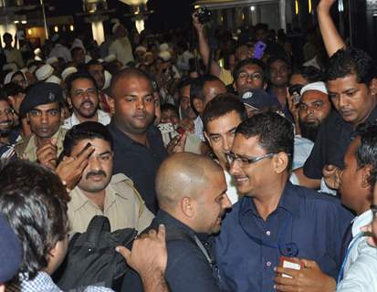 Aamir Khan arrives from Hajj