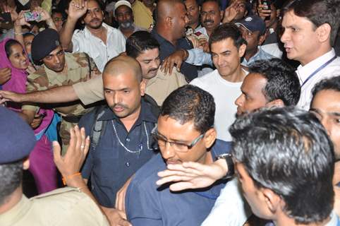 Aamir Khan arrives from Hajj