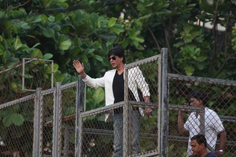 Shah Rukh Khan celebrates his 47th. Birthday with media