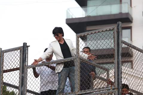 Shah Rukh Khan celebrates his 47th. Birthday with media