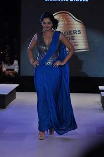 Sania Mirza walks the ramp at Blenders Pride Fashion Tour 2012