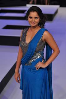 Sania Mirza walks the ramp at Blenders Pride Fashion Tour 2012