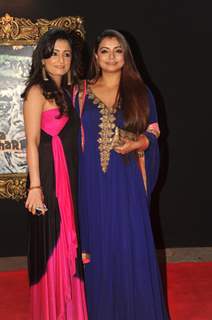 Vaibhavi merchant with sister Shruti Merchant at Red Carpet for premier of film Jab Tak Hai Jaan