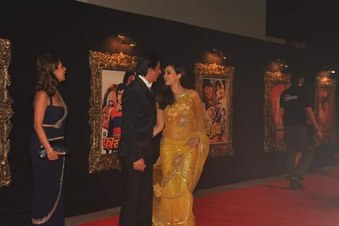 Gauri Khan, Shahrukh Khan and Preity Zinta at Red Carpet for premier of film Jab Tak Hai Jaan