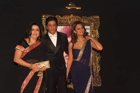 Farah Khan, Shahrukh Khan and Gauri Khan at Red Carpet for premier of film Jab Tak Hai Jaan