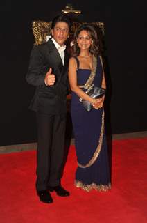 Shahrukh Khan with wife Gauri Khan at Red Carpet for premier of film Jab Tak Hai Jaan