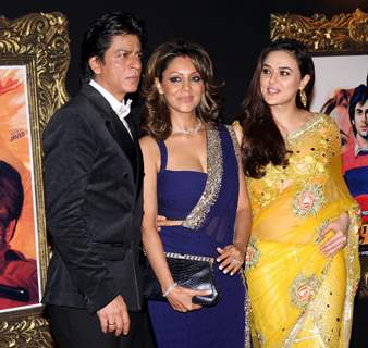 Shahrukh Khan, Gauri Khan and Preity Zinta at Red Carpet for premier of film Jab Tak Hai Jaan