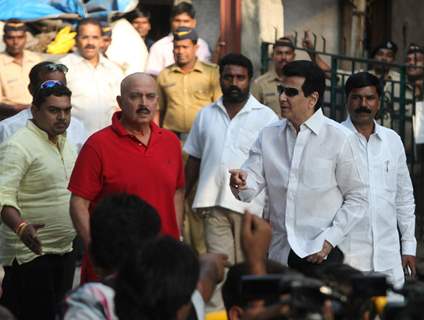 Rakesh Roshan and Jeetendra visit 'Matoshree' to see ailing Bal Saheb Thackeray