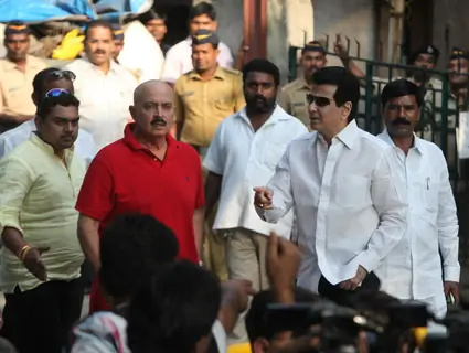 Rakesh Roshan and Jeetendra visit 'Matoshree' to see ailing Bal Saheb Thackeray