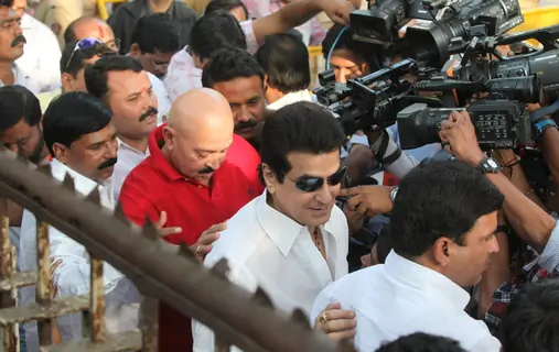 Rakesh Roshan and Jeetendra visit 'Matoshree' to see ailing Bal Saheb Thackeray