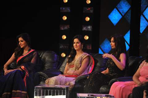 Katrina, Malaika & Anushka on the sets of India's Got Talent to promote their film Jab Tak Hai Jaan