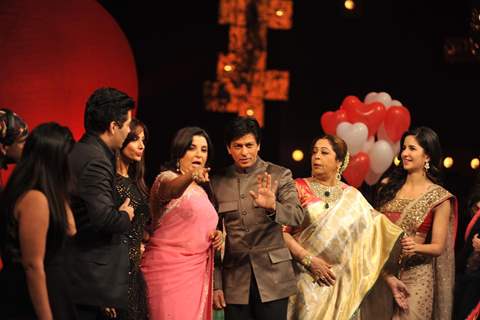 Shah Rukh, Katrina, Anushka promote Jab Tak Hai Jaan on the show India's Got Talent