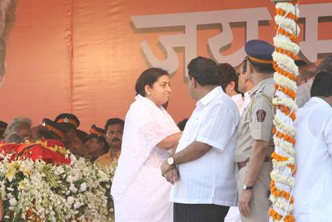 BJP member Smriti Irani at funeral of Shiv Sena Supreme Balasaheb Thackeray at Shivaji Park