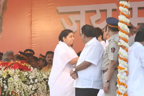 Smriti Irani at Funeral of Shiv Sena Supremo Balasaheb Thackeray