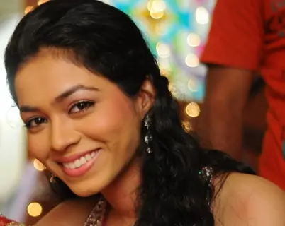 Vaishnavi Dhanraj on laado set
