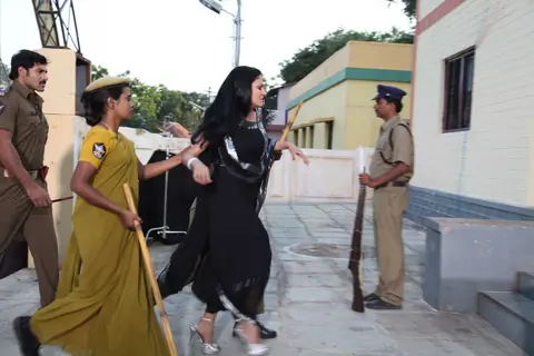 Veena Malik On The Set Of Nagna Satyam