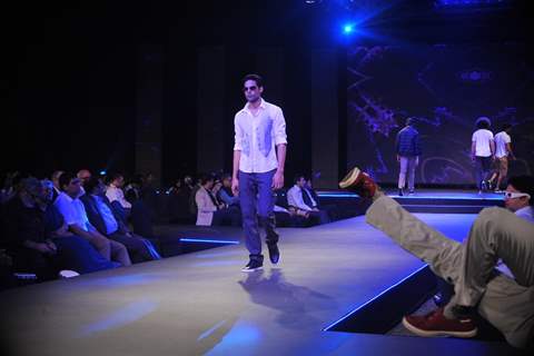 'Live Fashionably' Fashion Show