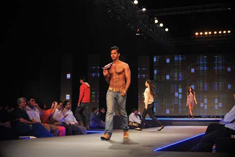 'Live Fashionably' Fashion Show