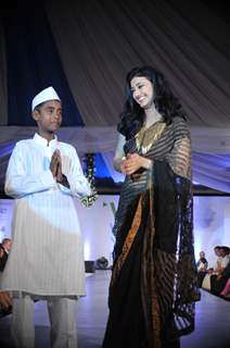 Ragini Khanna Walks For ‘Global Peace Initiative’