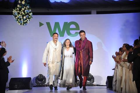 Suresh Oberoi, Kia Scherr and Vivek Oberoi Walks For ‘Global Peace Initiative’