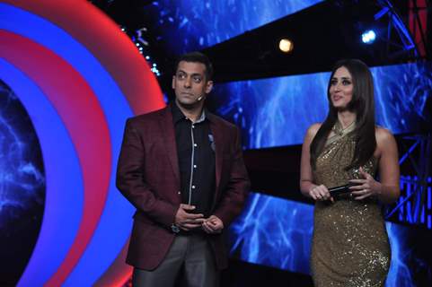 Salman Khan and Kareena Kapoor promoting Dabbang 2 on the sets of Big Boss 6