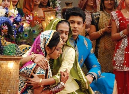 Dadisa with Shiv and Anandi at their Sangeet Ceremony in Balika Vadhu