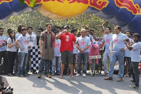 Imran Khan flags off the India’s first RedBull Soapbox Race 2012 in Mumbai