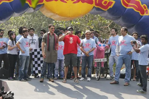Imran Khan flags off the India’s first RedBull Soapbox Race 2012 in Mumbai