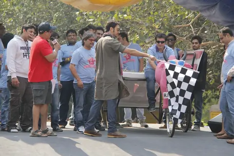 Imran Khan flags off the India’s first RedBull Soapbox Race 2012 in Mumbai