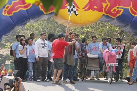 Imran Khan flags off the India’s first RedBull Soapbox Race 2012 in Mumbai