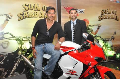 DSK Motowheels announces the winner of Picture Dekho Bike jeeto contest