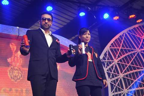 Mary Kom & Raj Kundra launch SFL deo