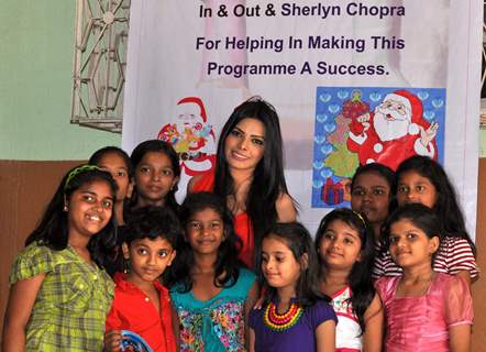 First Indian Playboy Cover Girl Sherlyn Chopra turns Santa for street kids of NGO 'The Ray of Hope'  Mumbai.