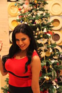 Veena Malik wants to meet Santa Claus