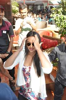 Sonakshi Sinha at CCD ties-up with Dabangg2 to organise a meet-n-greet session