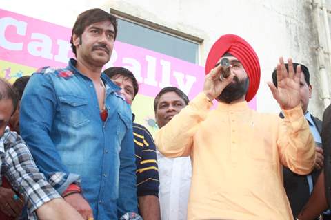 Ajay Devgan flag-off Mulund Vintage car rally