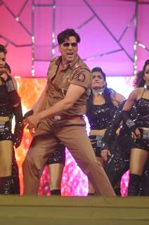 Celebs at Police Show Umang 2013