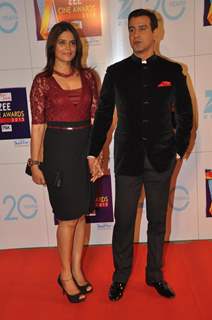 Ronit Roy with wife Neelam at Zee Cine Awards 2013