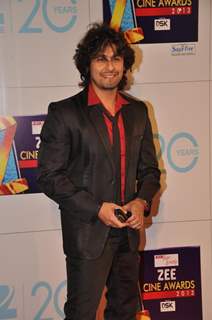 Sonu Nigam at Zee Cine Awards 2013