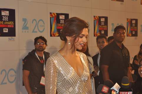 Deepika Padukone at Zee Cine Awards 2013