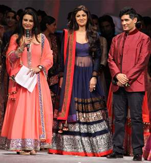 (L to R) Bollywood actresses Poonam Dhillon, Shilpa Shetty with fashion designer Manish Malhotra at the inauguration of the 56th All India Congress of Obstetrics and Gynecology (AICOG) fashion show by Manish Malhotra in Mumbai.