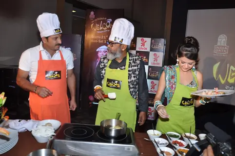 Manoj Tiwari, television actors Anupam Shyam and Rucha Gujarati at Life OK's press Conference of its new reality show Welcome-Baazi Mehmaan Nawaazi Ki